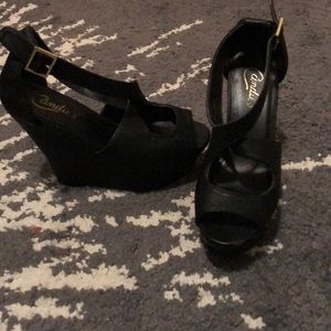 LAST DAY ‼️Strappy black wedges